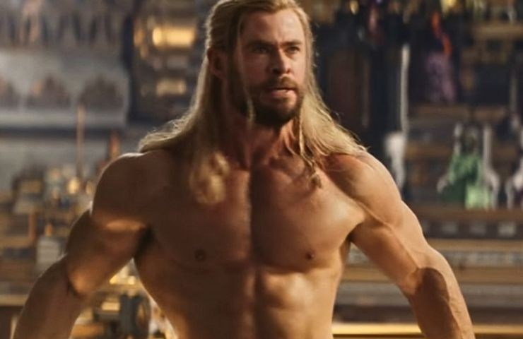 Il fisico scolpito di Chris Hemsworth in Thor