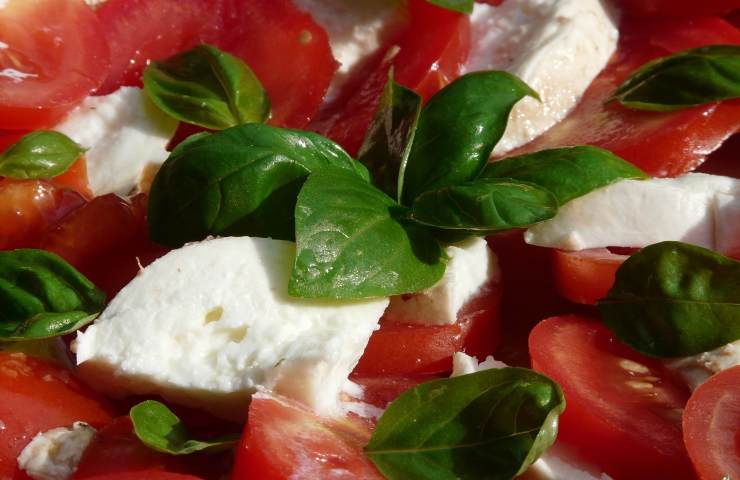 Pomodoro, mozzarella e basilico