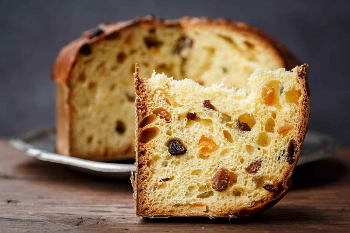 Un panettone tagliato